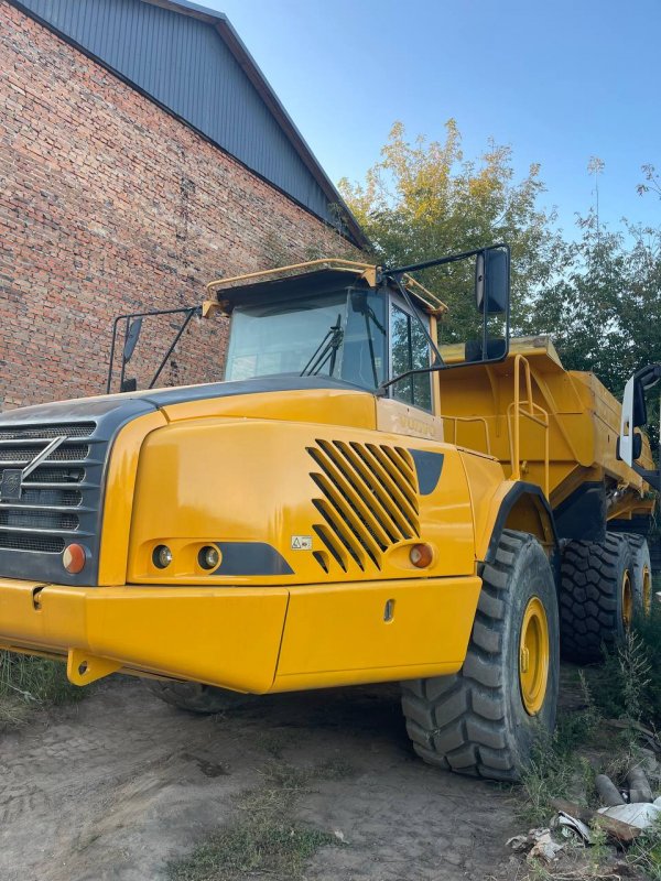 Шарнірно-зчленований самоскид VOLVO A35D — головне фото